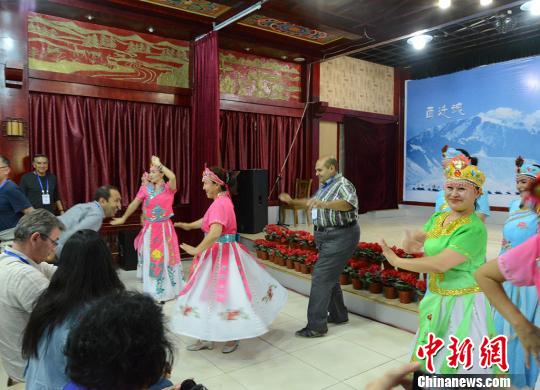 ����ý���߽��½���������˿��֮·��Ŧ����